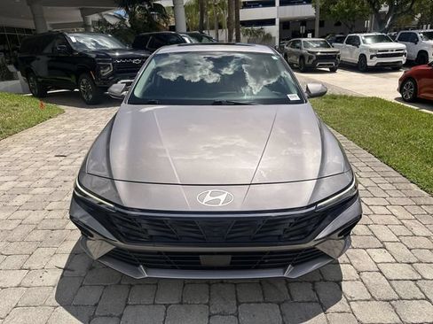 Used 2025 Hyundai Elantra SEL FWD image 18