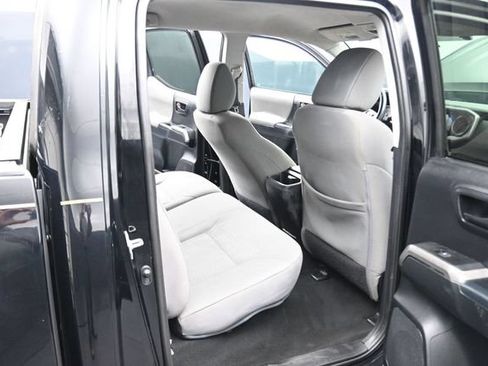 Used 2017 Toyota Tacoma SR5 w/ Tow Package RWD image 18