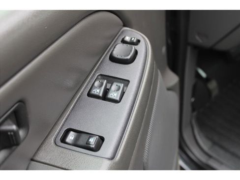 Used 2005 Chevrolet Silverado 1500 LS w/ Light Duty Power Package AWD/4WD image 13