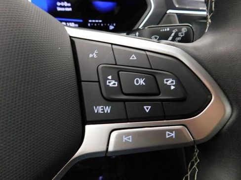 Used 2023 Volkswagen Tiguan SE image 28