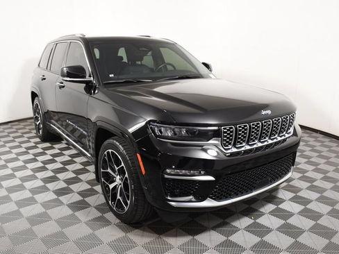 Used 2023 Jeep Grand Cherokee Summit AWD/4WD image 9