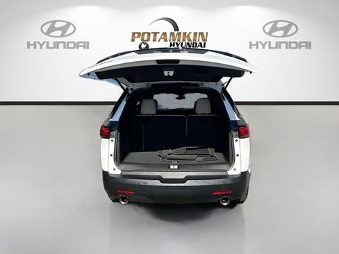 Used 2022 Chevrolet Traverse LS FWD image 24