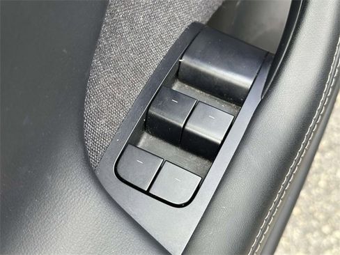 Used 2021 Tesla Model S Plaid image 12