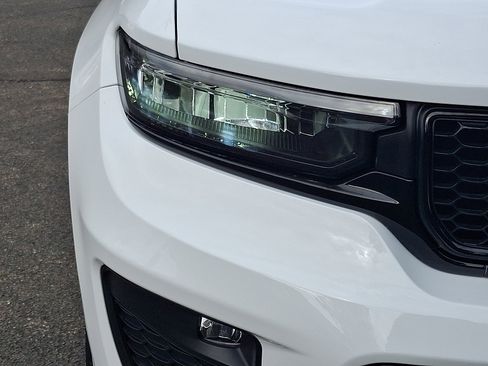 Used 2023 Jeep Grand Cherokee 30th Anniversary image 9