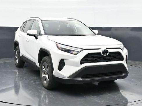 Used 2024 Toyota RAV4 XLE FWD image 4