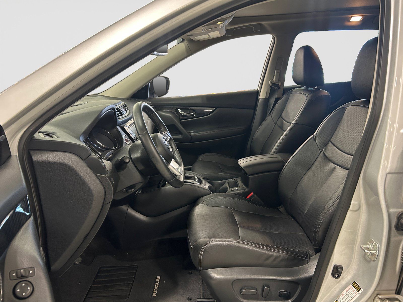 Used 2018 Nissan Rogue SL w/ Premium Package AWD/4WD image 11