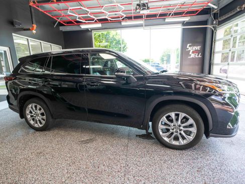 Used 2024 Toyota Highlander Limited FWD image 5