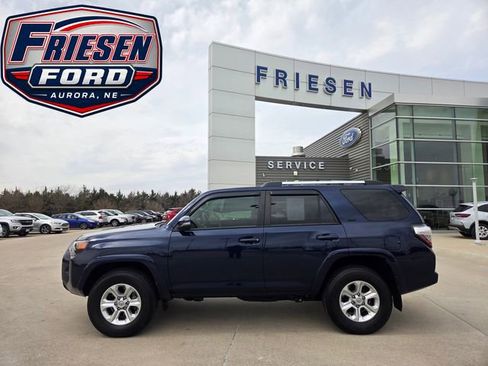 Used 2019 Toyota 4Runner SR5 Premium AWD/4WD image 4