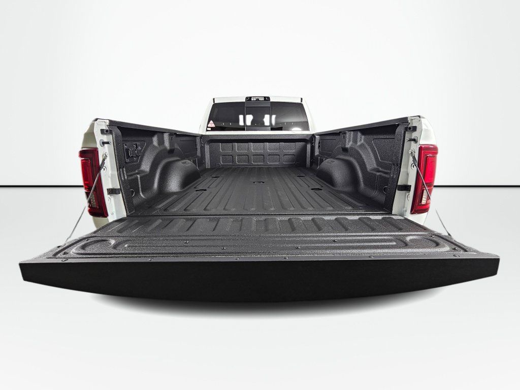 New 2026 RAM 3500 Laramie AWD/4WD image 18
