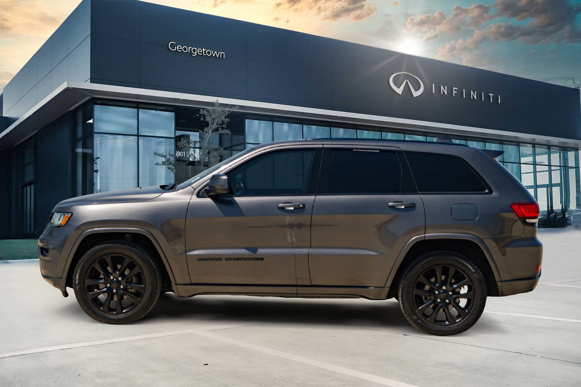 Used 2019 Jeep Grand Cherokee Altitude RWD image 7