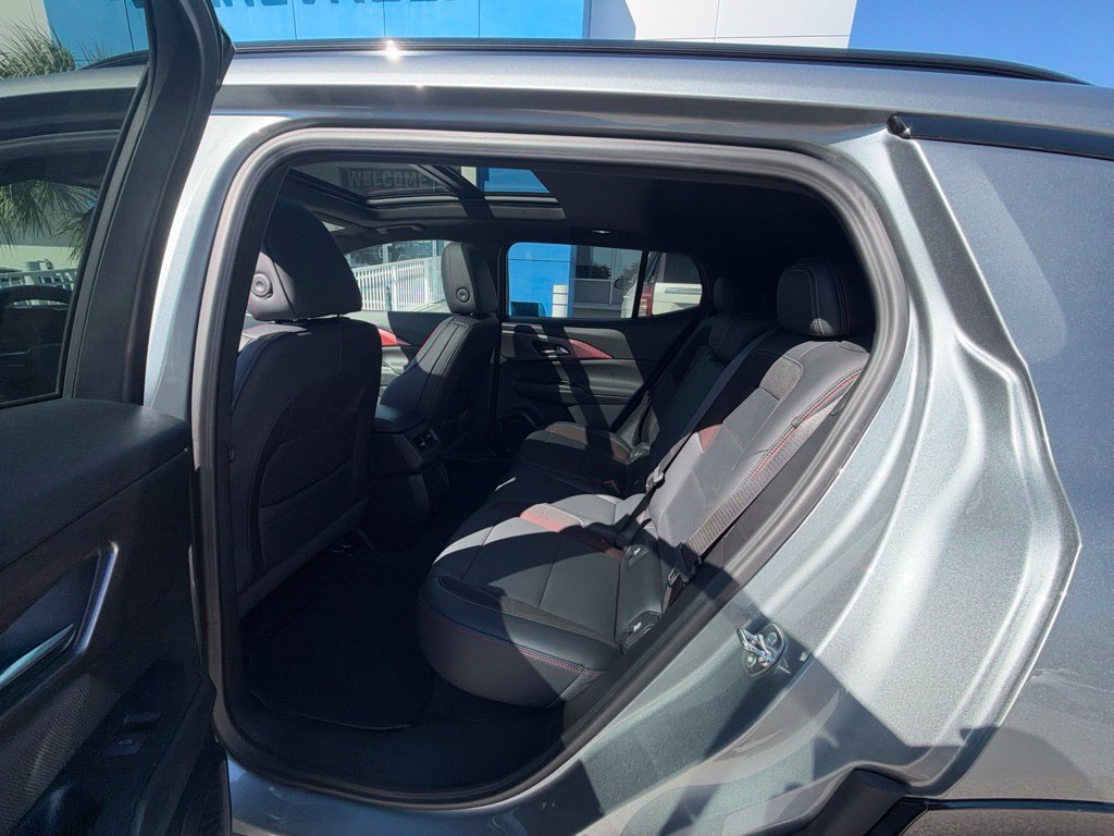 Used 2024 Chevrolet Equinox EV RS w/ LPO, Trailering Package FWD image 11