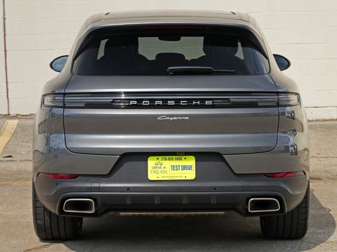 Used 2025 Porsche Cayenne AWD/4WD image 52