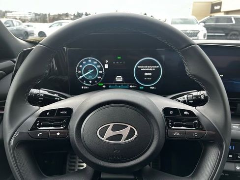 Certified 2025 Hyundai Elantra SEL image 18