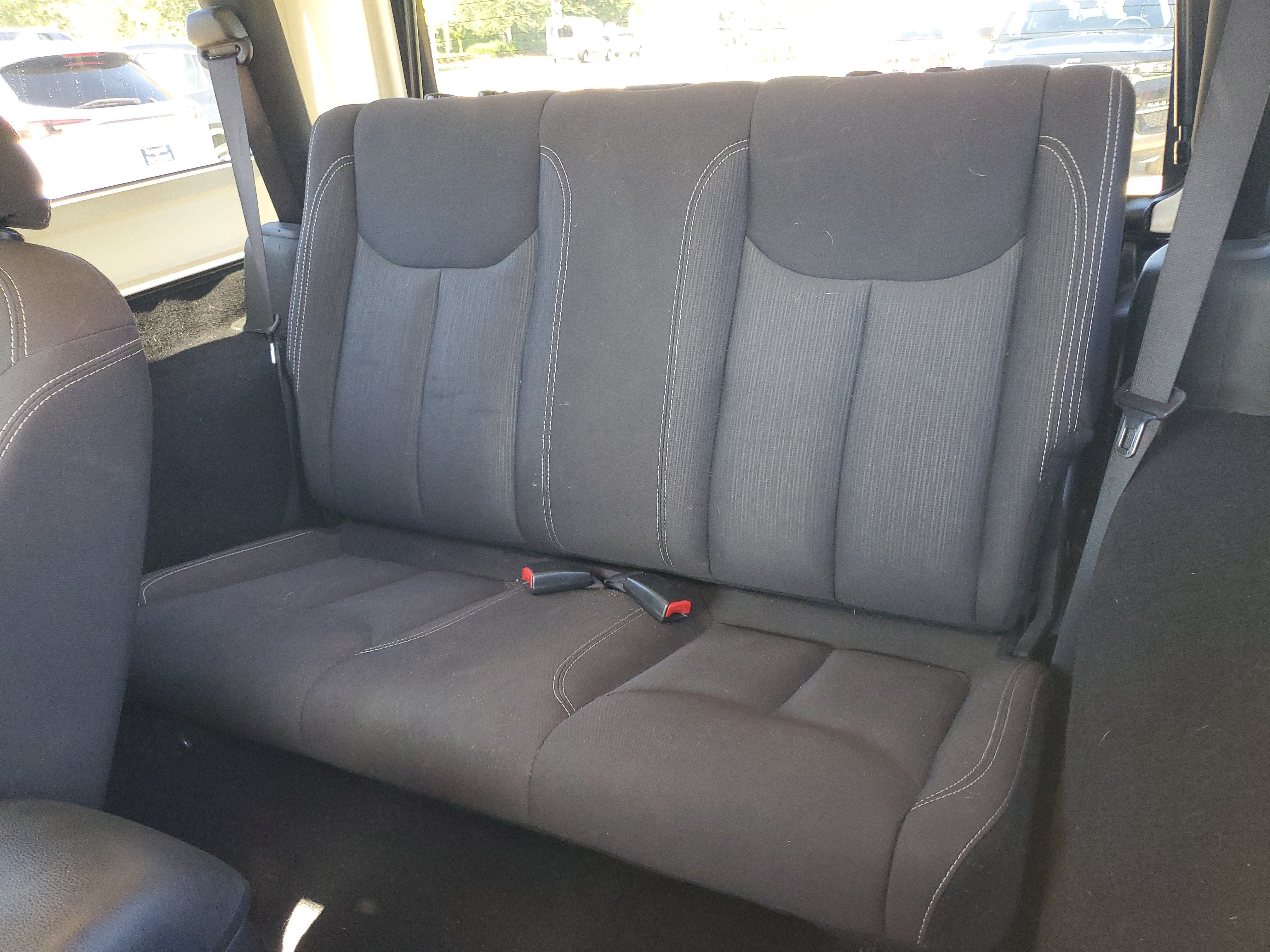 Used 2017 Jeep Wrangler Sahara w/ Connectivity Group AWD/4WD image 26