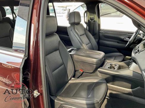 Used 2023 Chevrolet Suburban LT w/ LT Signature Package image 8