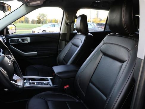 Used 2022 Ford Explorer XLT w/ Equipment Group 202A image 19