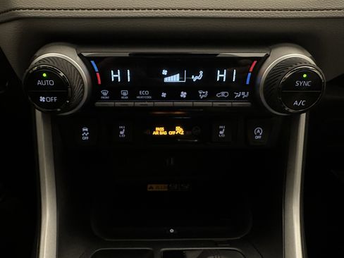 Used 2025 Toyota RAV4 XLE Premium image 29