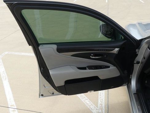 Used 2014 Lexus LS 460 w/ Comfort Package RWD image 9