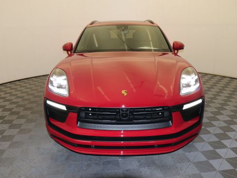 Used 2025 Porsche Macan image 8