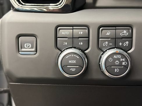 Used 2025 GMC Sierra 2500 AT4X AWD/4WD image 31