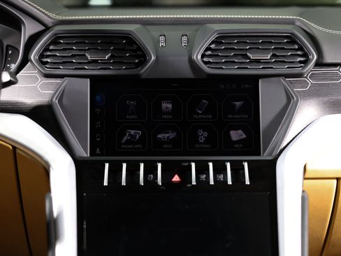 Used 2019 Lamborghini Urus image 51