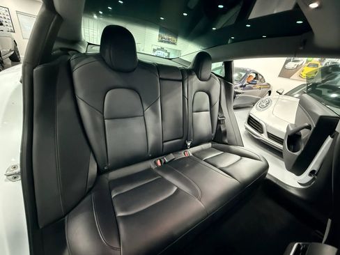 Used 2019 Tesla Model 3 Standard Range RWD image 14
