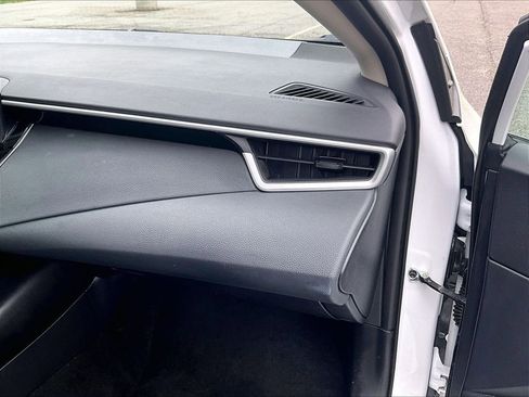 Used 2025 Toyota Corolla LE FWD image 13