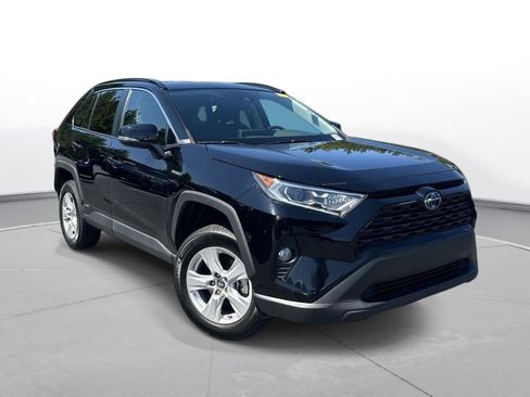 Used 2021 Toyota RAV4 XLE AWD/4WD image 4