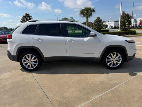 Used 2015 Jeep Cherokee Limited w/ Luxury Group FWD image 4