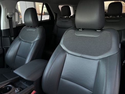Used 2025 Ford Explorer Active w/ Active Comfort Package RWD image 12