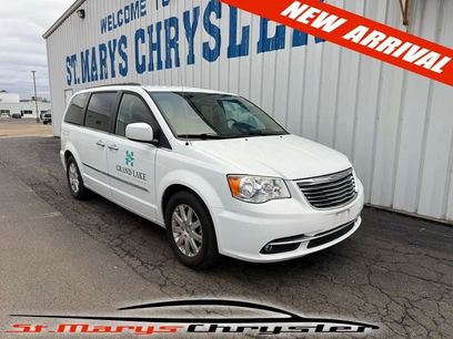 Used 2014 Chrysler Town & Country Touring w/ Driver Convenience Group