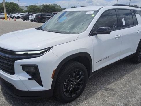 Used 2025 Chevrolet Traverse LT w/ Midnight/Sport Edition FWD image 3