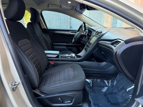 Used 2019 Ford Fusion SE image 18