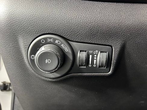 Used 2024 Jeep Compass Latitude AWD/4WD image 21