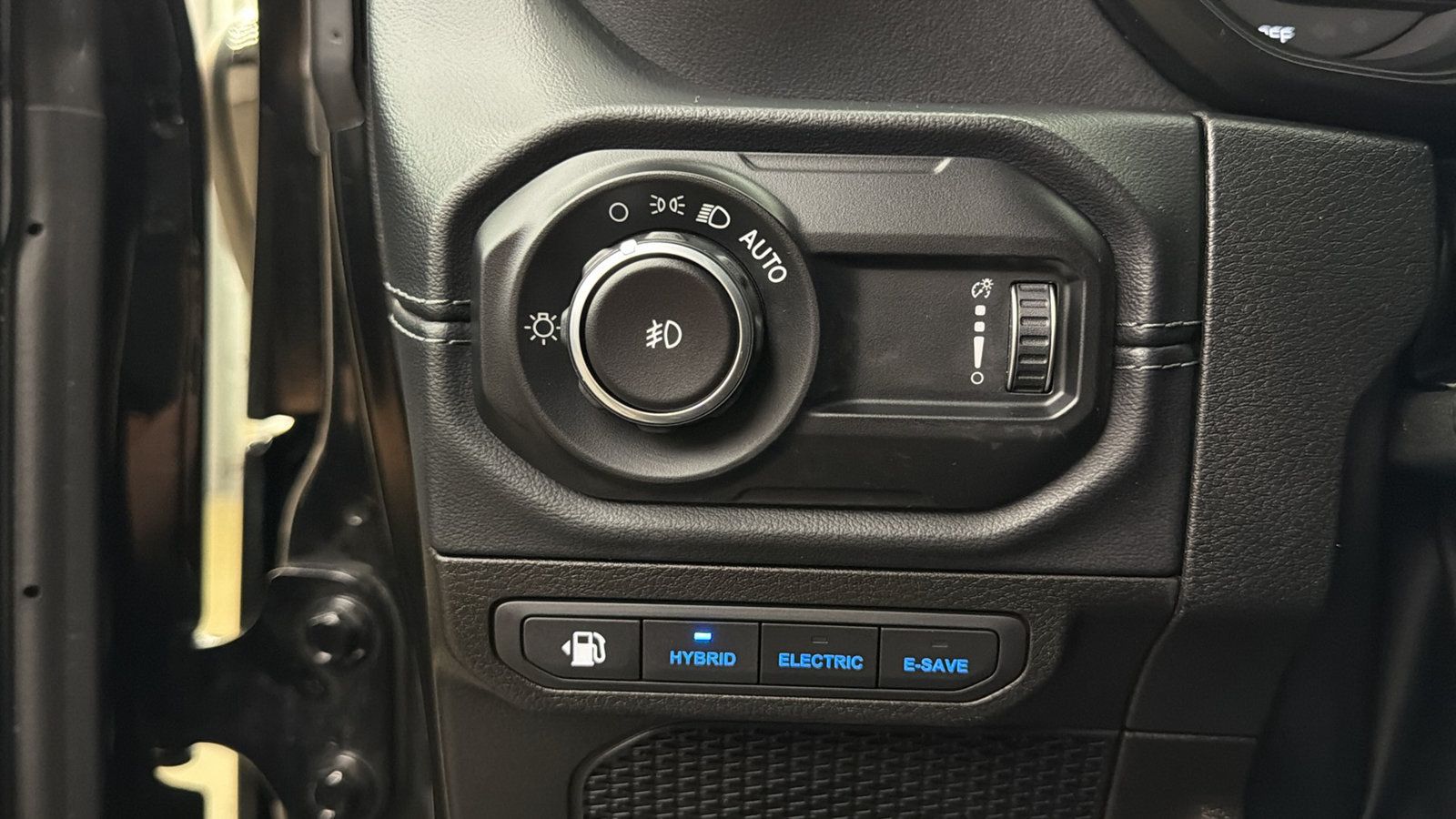 Used 2024 Jeep Wrangler High Altitude AWD/4WD image 30