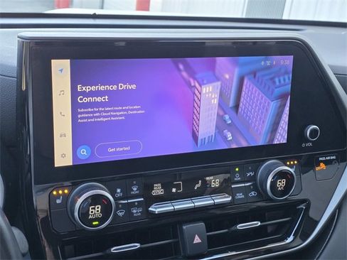 Used 2023 Toyota Highlander XLE image 18