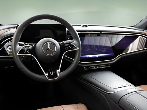 Used 2025 Mercedes-Benz E 450 4MATIC Sedan image 20