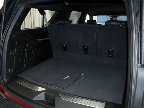 Used 2025 Chevrolet Suburban High Country w/ Sun And Tow Package AWD/4WD image 15