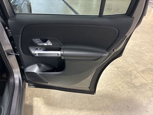 Used 2022 Mercedes-Benz GLB 250 4MATIC image 24