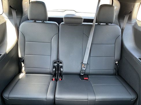 Used 2025 Chevrolet Traverse LT AWD/4WD image 12