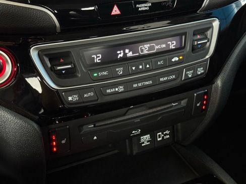Used 2022 Honda Pilot Touring image 43