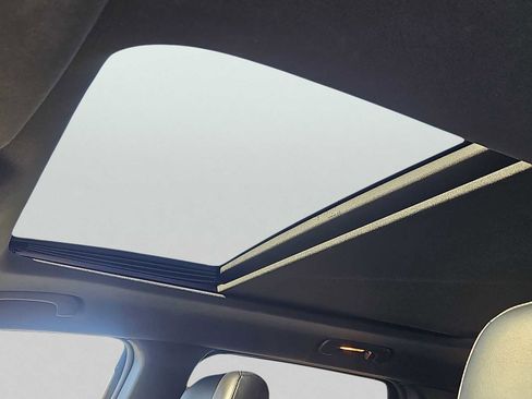 Used 2015 Jeep Grand Cherokee Limited w/ Luxury Group II image 16