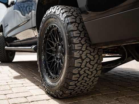 Used 2025 Chevrolet Suburban Z71 w/ Comfort Package image 51