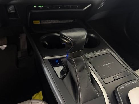 Used 2022 Lexus UX 200 w/ Premium Package FWD image 24