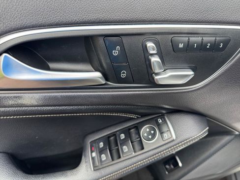 Used 2018 Mercedes-Benz GLA 250 4MATIC image 17