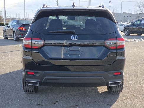 Used 2025 Honda Pilot Sport image 16