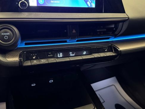 Used 2024 Toyota Prius XLE FWD image 15