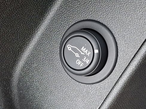 Certified 2019 Chevrolet Equinox LT w/ Sun & Navigation Package FWD image 28