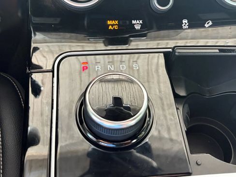 Used 2019 Land Rover Range Rover Velar R-Dynamic SE AWD/4WD image 27