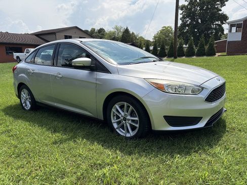 Used 2015 Ford Focus SE w/ Interior Protection Package FWD image 5